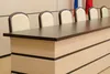 Боковой вид стола президиума Престиж — столешница 41 мм, рустованный корпус.