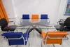 Стол КС-170 из прозрачного стекла в переговорной комнате с цветными офисными креслами.