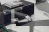 Плоский металлический фиксатор крепления стекла стола КС-170 с хромированным элементом.