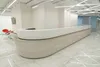 Общий вид 8-метровой стойки ресепшн РИ-153 в офисном коридоре. Металлокаркас обеспечивает надежность конструкции для 6-7 рабочих мест операторов.