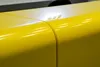 Крупный план стыка сегментов накладки из желтого искусственного камня стойки РИ-214