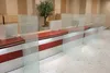 Стол РП-006 со стеклянными перегородками 1400 мм с полосатым матированием.